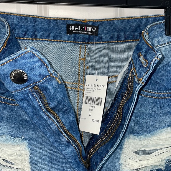 NWT Fashion Nova Size 27 Distressed Denim Shorts - Picture 3 of 6